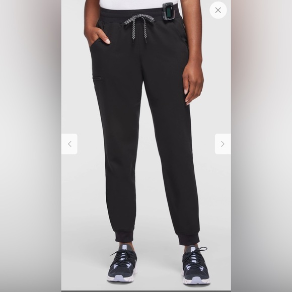 Jaannu scrub top and joggers - Picture 2 of 6